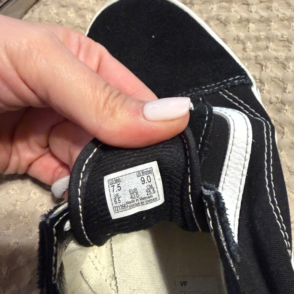 Vans Black and White Low-Top Sneakers - Picture 2 of 5